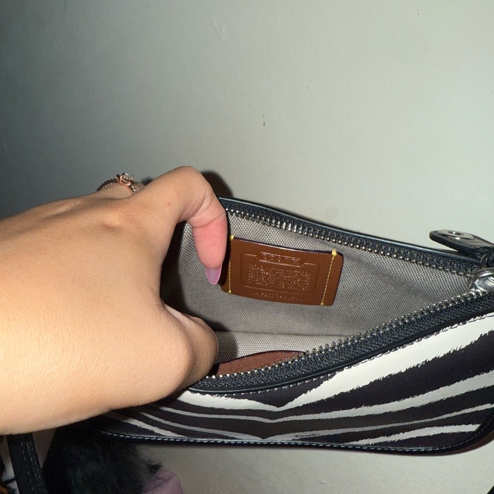 Coach Zebra swinger bag - Picture 5 of 5